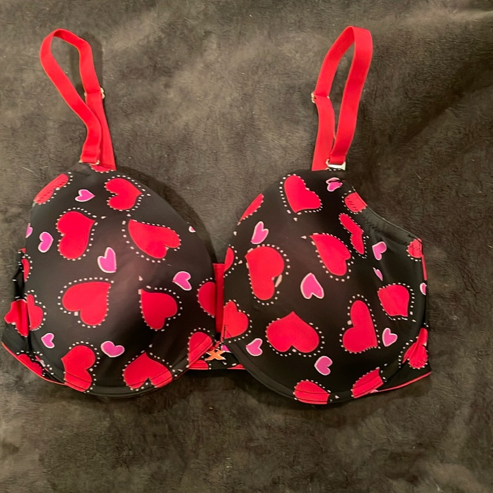 Frederick’s of Hollywood 36D Valentine’s heart bra